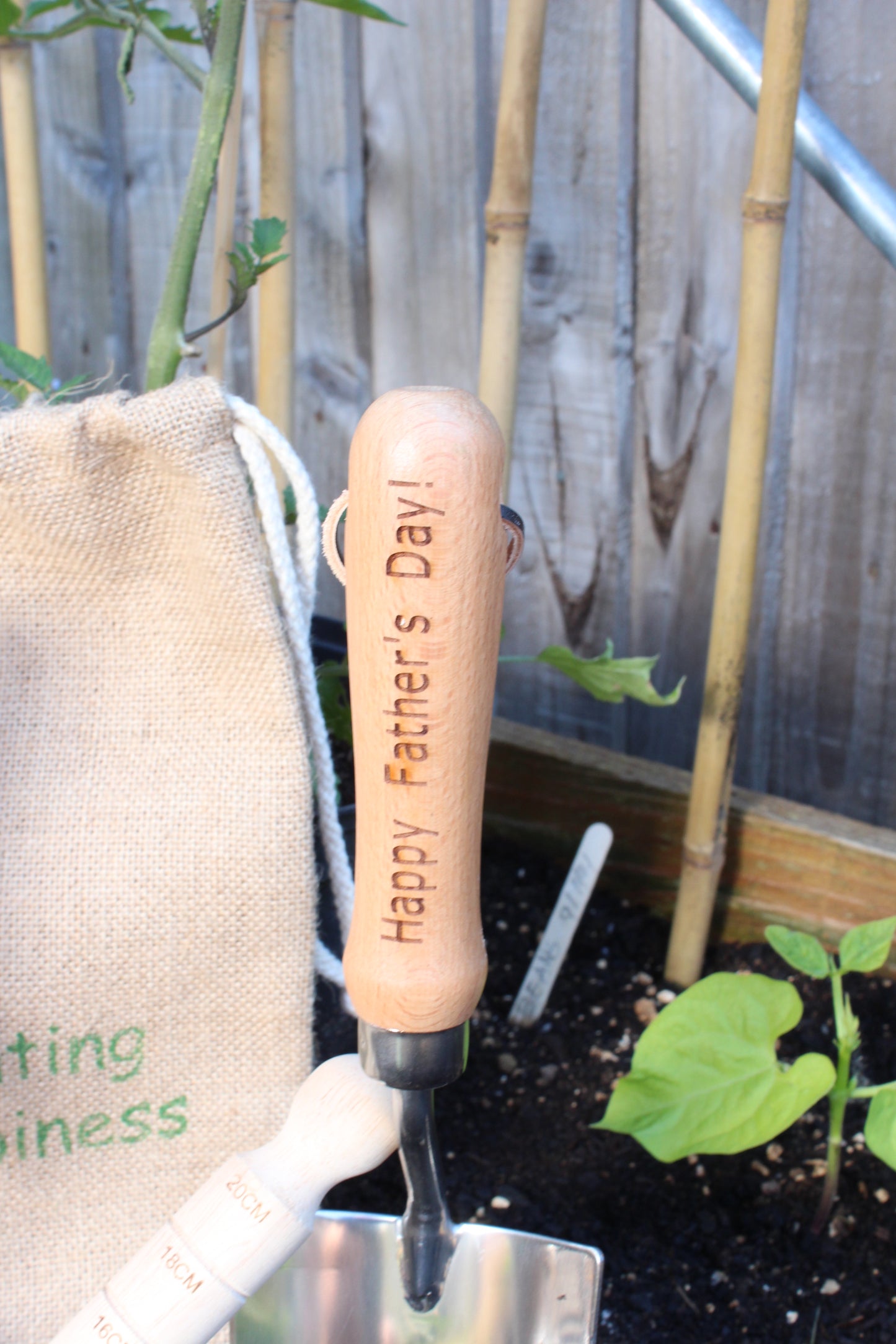 Handle of personalised trowel that says "Happy Father's Day!"