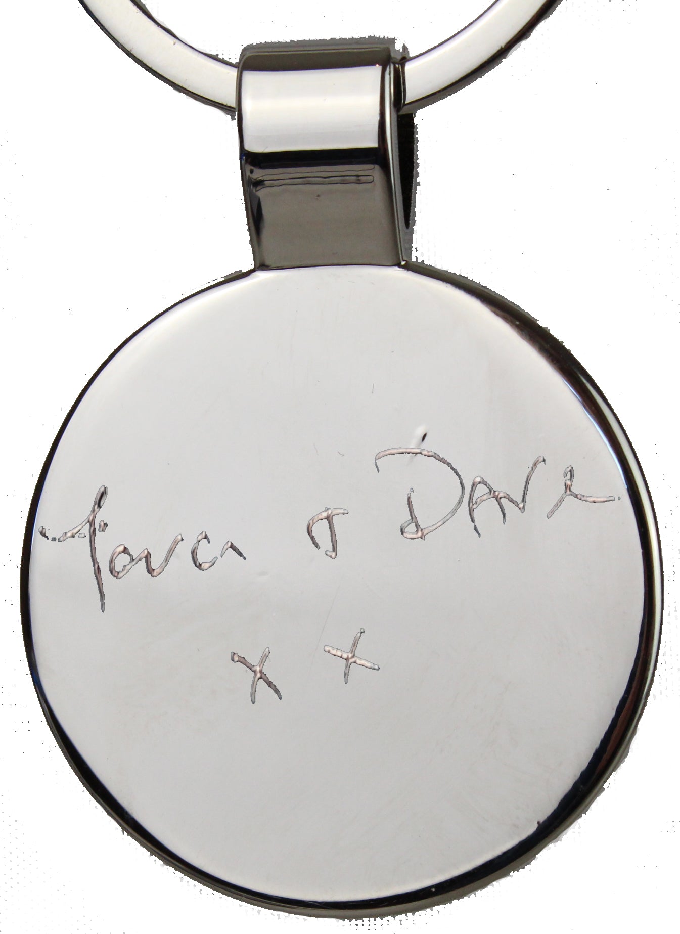 Close up shot of engraved handrwriting that says "Tara & Dave xx" on the back of golf keyring.